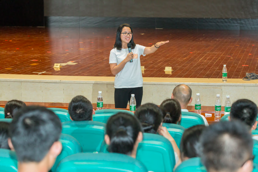 Photo of Lim Hui Yuan doing presentation